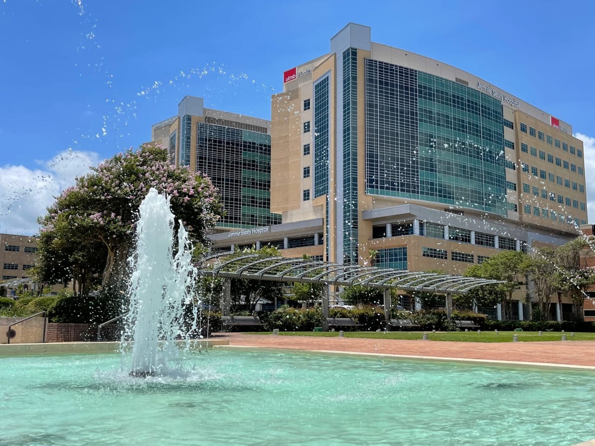 JennieSealy_fountain_0BFAC2D7EDCA4A3F92179AA7E197A6EC-thumbnail_large